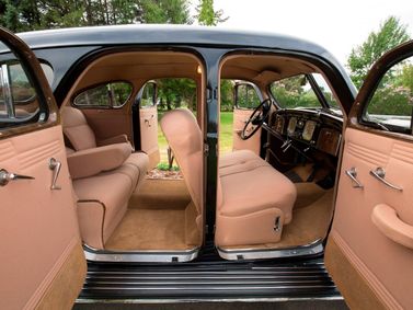 Chrysler Imperial ثالثاً، سيدان — منظر عام للمقصورة