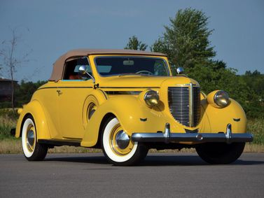 Chrysler Imperial رابعاً، قابلة للتحويل — منظر أمامي أيمن