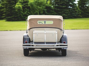 Chrysler Imperial ثانياً، قابلة للتحويل — منظر خلفي