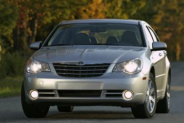 Chrysler Sebring ثالثاً، سيدان — منظر أمامي