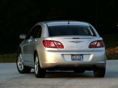 Chrysler Sebring ثالثاً، سيدان — منظر خلفي أيسر