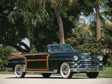 Chrysler Town & Country (1941-1988)، قابلة للتحويل — منظر أمامي بزاوية ثلاثة أرباع