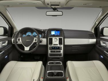 Chrysler Town & Country V, Минивэн — передняя панель