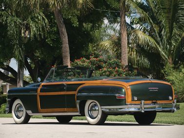 Chrysler Town & Country (1941-1988)، قابلة للتحويل — منظر خلفي بزاوية ثلاثة أرباع