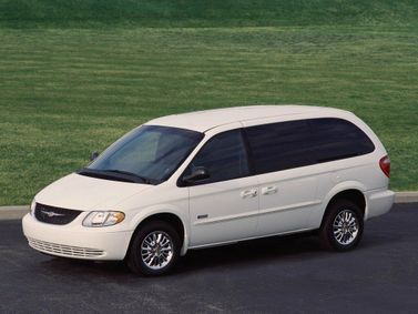 Chrysler Town & Country IV, Минивэн — вид спереди справа