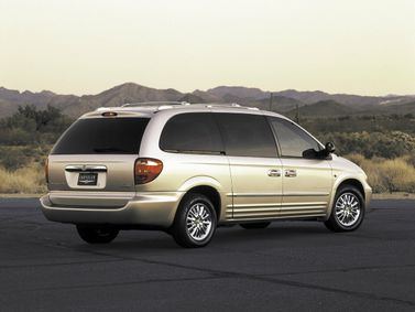 Chrysler Town & Country IV, Минивэн — вид сзади справа
