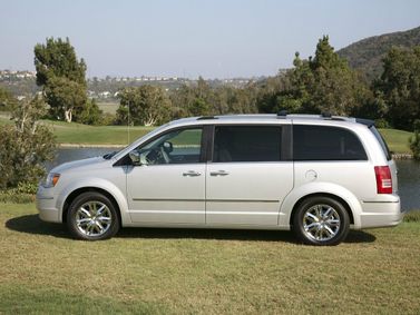 Chrysler Town & Country V, Минивэн — вид слева