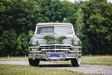 Chrysler Town & Country (1941-1988)، قابلة للتحويل — منظر أمامي