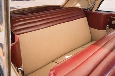 Chrysler Town & Country (1941-1988)، قابلة للتحويل — المقاعد الخلفية