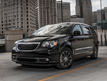 Chrysler Town & Country V Рестайлинг, Минивэн — вид спереди справа