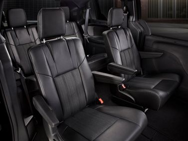 Chrysler Town & Country V Рестайлинг, Минивэн — задние сиденья