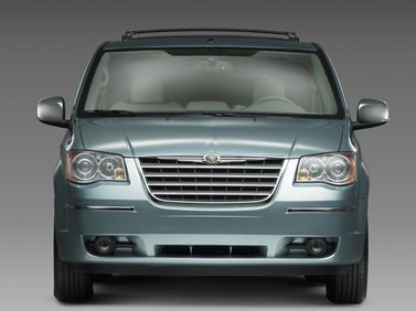 Chrysler Town & Country V, Минивэн — вид спереди
