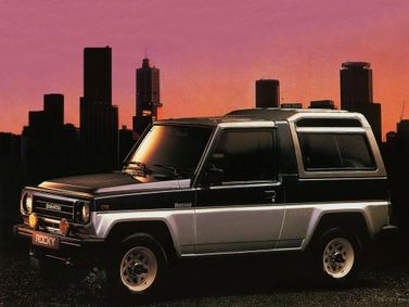 Daihatsu Rocky I، دفع رباعي 3 أبواب — منظر أمامي أيسر