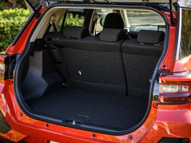 Daihatsu Rocky A200، دفع رباعي 5 أبواب — حجرة الأمتعة