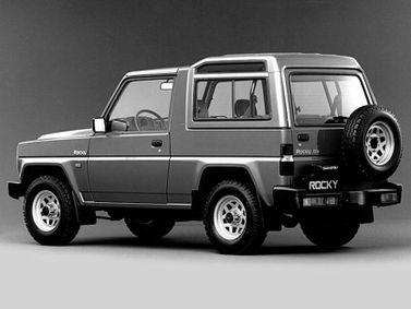 Daihatsu Rocky I، دفع رباعي 3 أبواب — منظر خلفي أيسر