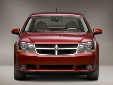 Dodge Avenger ثانياً، سيدان — منظر أمامي