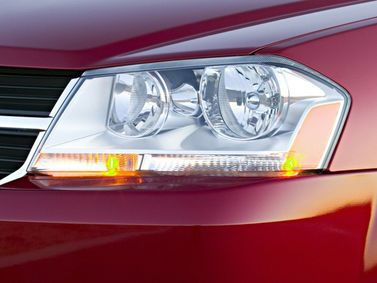 Dodge Avenger ثانياً، سيدان — المصباح الأمامي