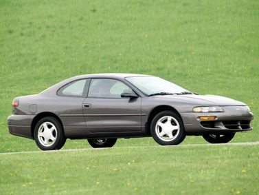 Dodge Avenger I، كوبيه — منظر أمامي أيمن