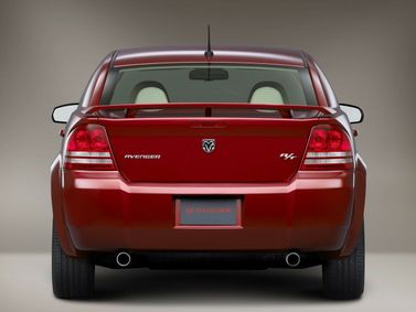 Dodge Avenger ثانياً، سيدان — منظر خلفي