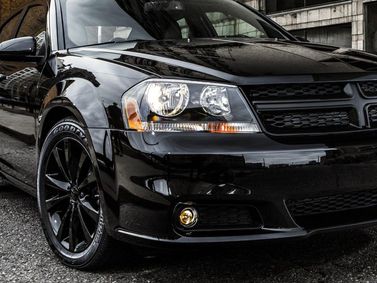 Dodge Avenger فيس ليفت الثاني، سيدان — منظر أمامي أيمن