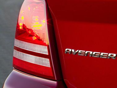 Dodge Avenger ثانياً، سيدان — الجزء الخلفي من السيارة عن قرب