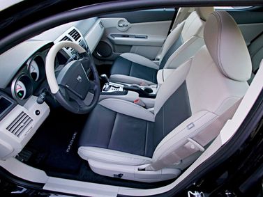 Dodge Avenger ثانياً، سيدان — منطقة السائق