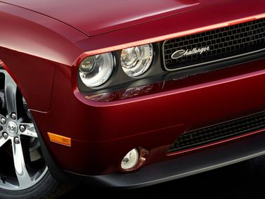 Dodge Challenger ثالثاً فيس ليفت، كوبيه — الجزء الأمامي من السيارة عن قرب