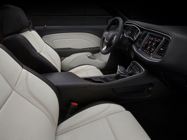 Dodge Challenger ثالثاً فيس ليفت 2، كوبيه — منطقة السائق