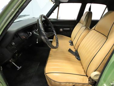 Dodge Dart عملية فيس ليفت IV 2، سيدان — المقاعد الأمامية
