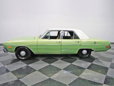 Dodge Dart عملية فيس ليفت IV 2، سيدان — منظر من الجانب الأيسر