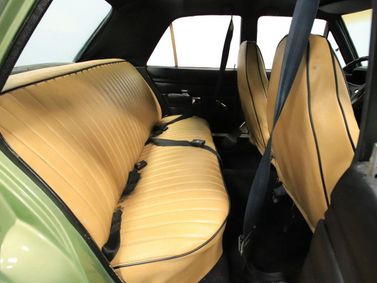 Dodge Dart عملية فيس ليفت IV 2، سيدان — المقاعد الخلفية