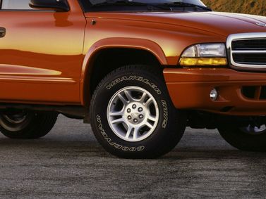 Dodge Durango I، دفع رباعي 5 أبواب — منظر أمامي أيسر