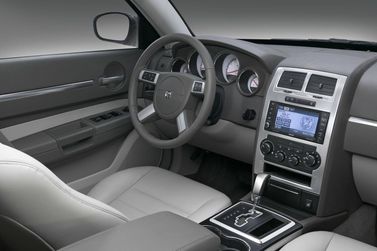 Dodge Magnum فيس ليفت الثاني، واجون 5 أبواب — منطقة السائق