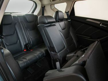 DongFeng 580 I، دفع رباعي 5 أبواب — المقاعد الخلفية