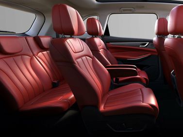 DongFeng 580 ثانياً، دفع رباعي 5 أبواب — المقاعد الخلفية