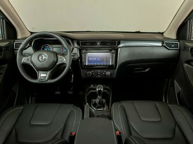 DongFeng 580 I، دفع رباعي 5 أبواب — لوحة القيادة