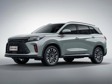DongFeng 580 ثانياً، دفع رباعي 5 أبواب — منظر أمامي بزاوية ثلاثة أرباع