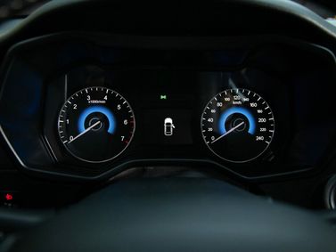 DongFeng 580 I، دفع رباعي 5 أبواب — لوحة العدادات