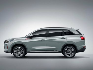 DongFeng 580 ثانياً، دفع رباعي 5 أبواب — منظر من الجانب الأيسر