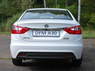 DongFeng A30 I, Седан — вид сзади