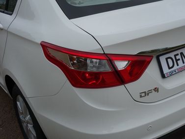 DongFeng A30 I, Седан — задняя часть автомобиля крупным планом