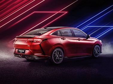 DongFeng Aeolus Yixuan I, Седан — вид сзади в три четверти
