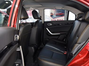 DongFeng AX4, Внедорожник 5 дв. — задние сиденья