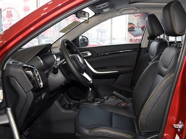 DongFeng AX4, Внедорожник 5 дв. — передние сиденья