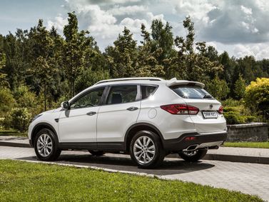 DongFeng AX7 I, Внедорожник 5 дв. — вид сзади справа