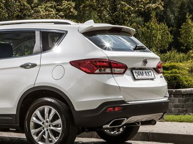 DongFeng AX7 I, Внедорожник 5 дв. — вид сзади справа
