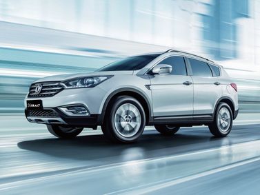 DongFeng AX7 I, Внедорожник 5 дв. — вид спереди справа