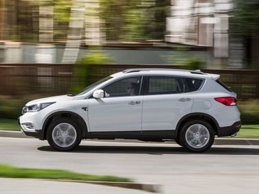 DongFeng AX7 I, Внедорожник 5 дв. — вид слева