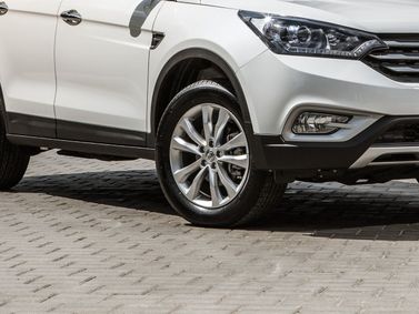 DongFeng AX7 I, Внедорожник 5 дв. — вид спереди справа