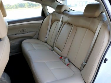 DongFeng E11K, Седан — задние сиденья